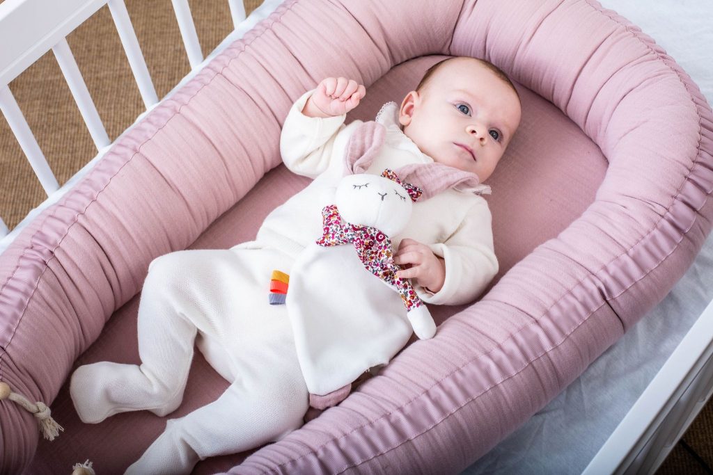 When is it safe for your baby to sleep with a baby comforter in his cot?